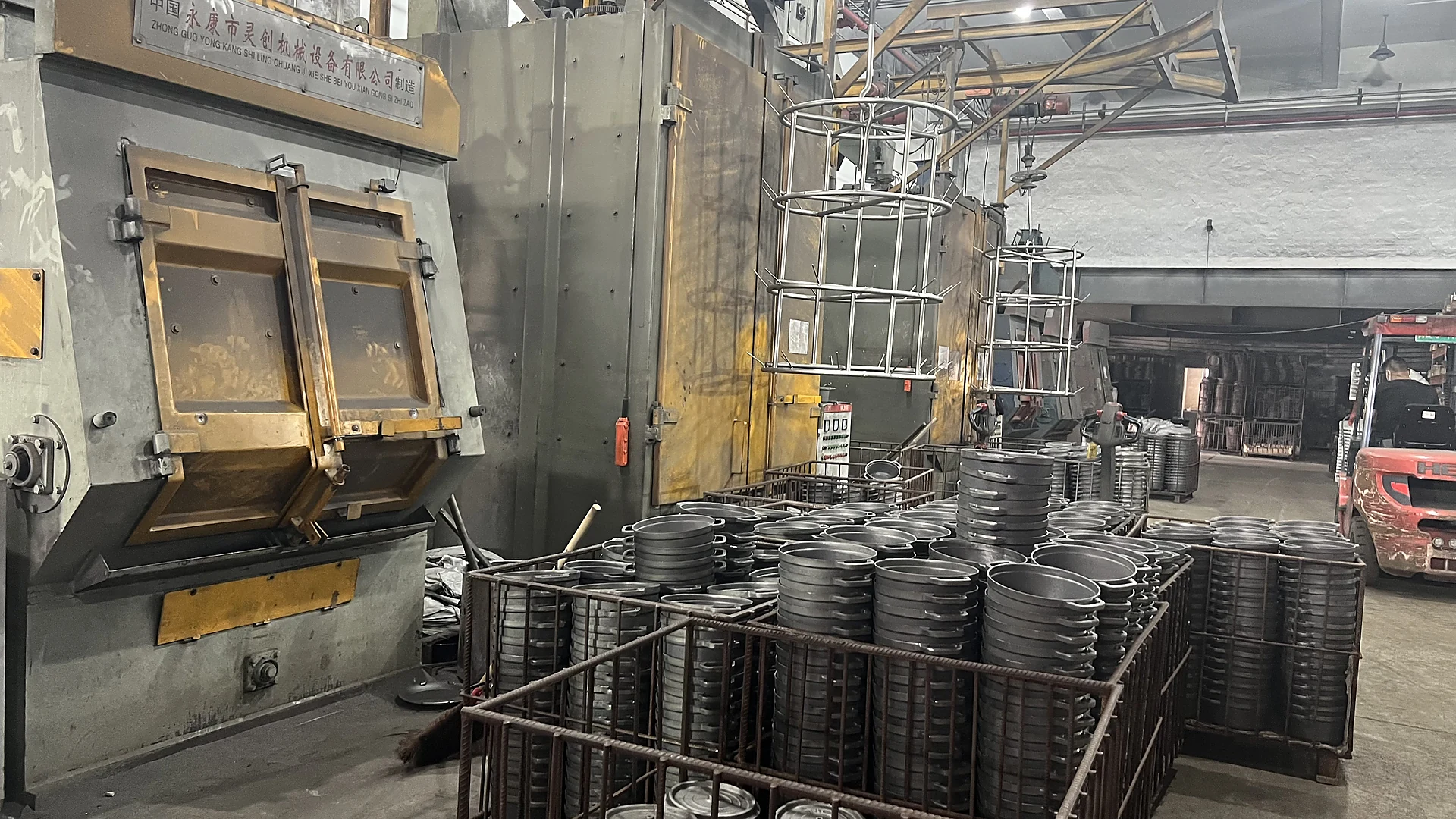 Private label cookware inspection and packaging preparation for enameled cast iron Dutch ovens