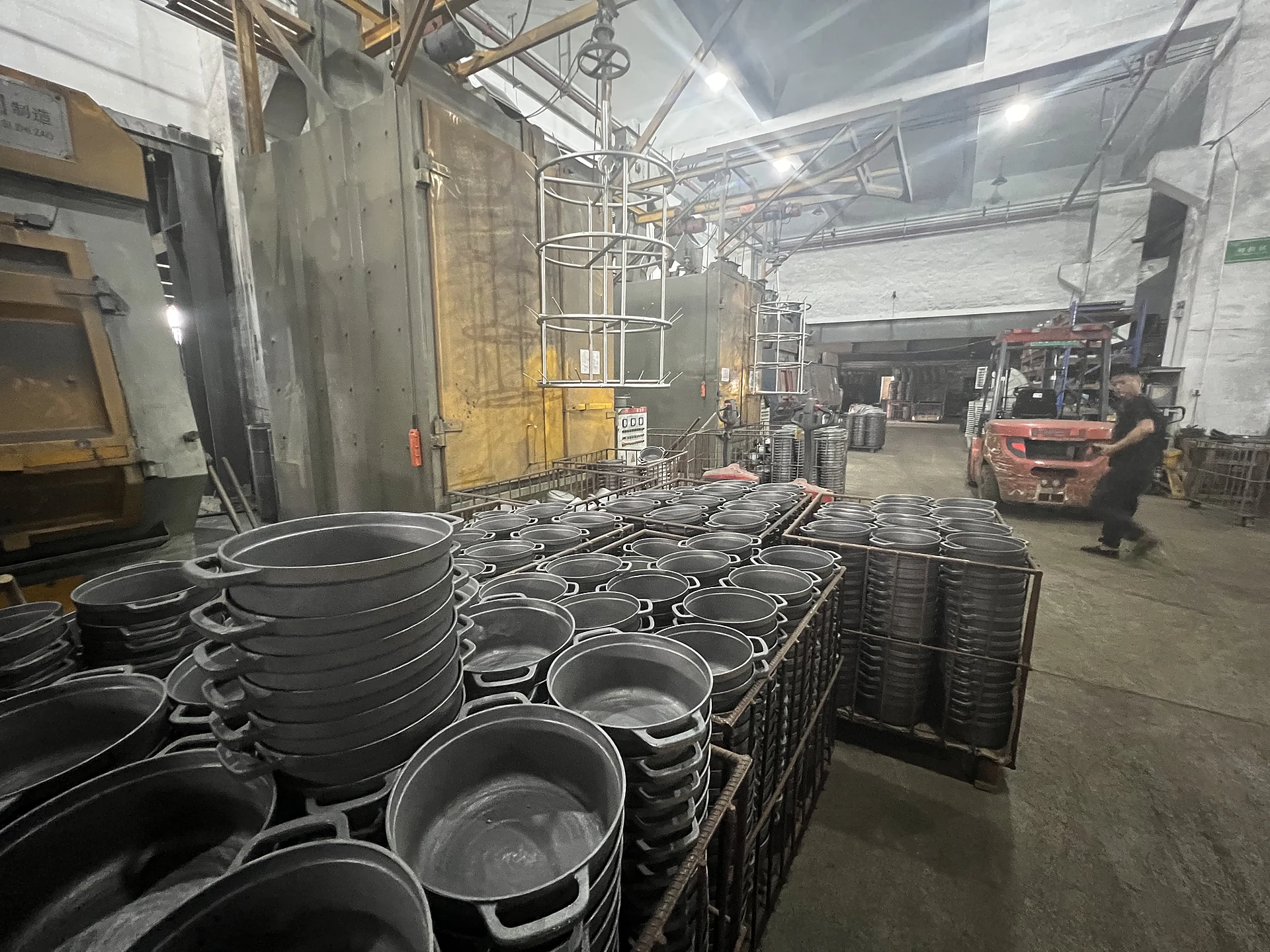 Private label cookware inspection and packaging preparation for enameled cast iron Dutch ovens