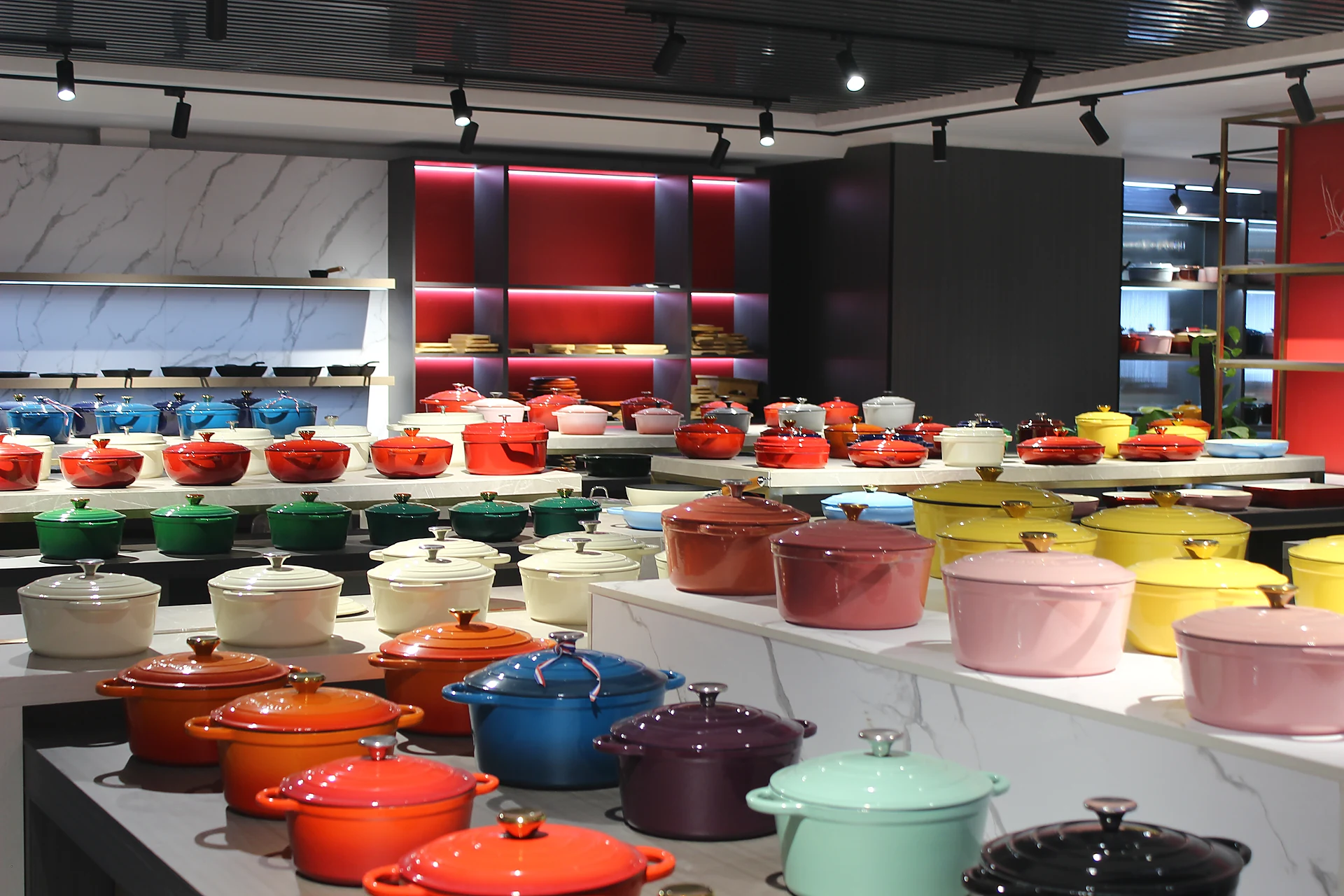 Real Sancong showroom display with colorful enameled cast iron cookware